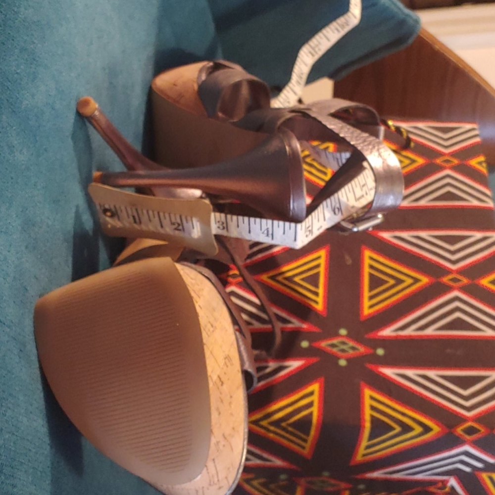 Shoes - Picture 3 of 4